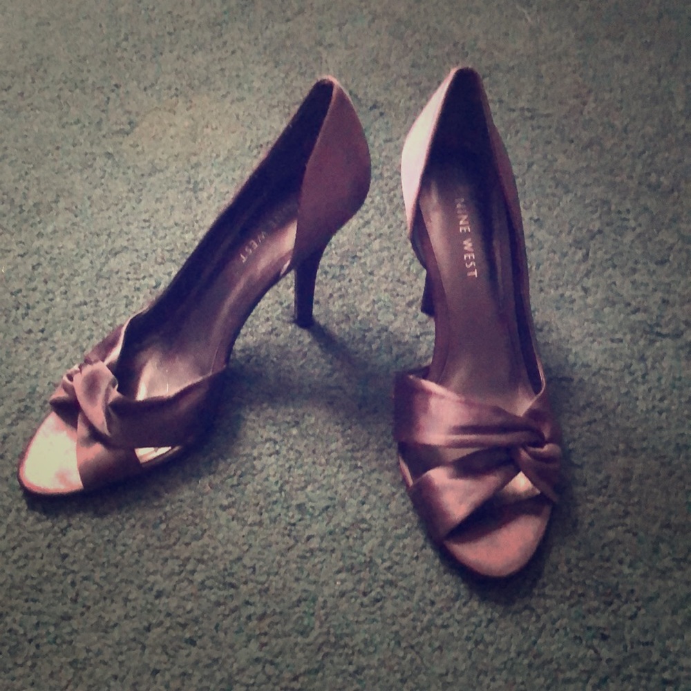 Gun Metal Grey NineWest pumps size 6.5
